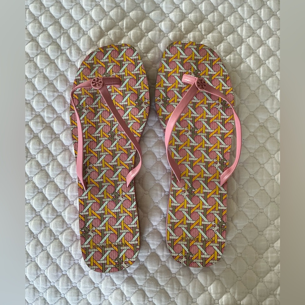 Tory Burch Women’s Square Toe Caning Logo Flip Flops 10,5/11